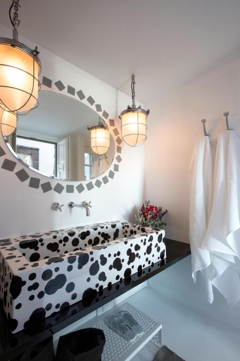 Erosantorini Luxury Private Estate & Suites