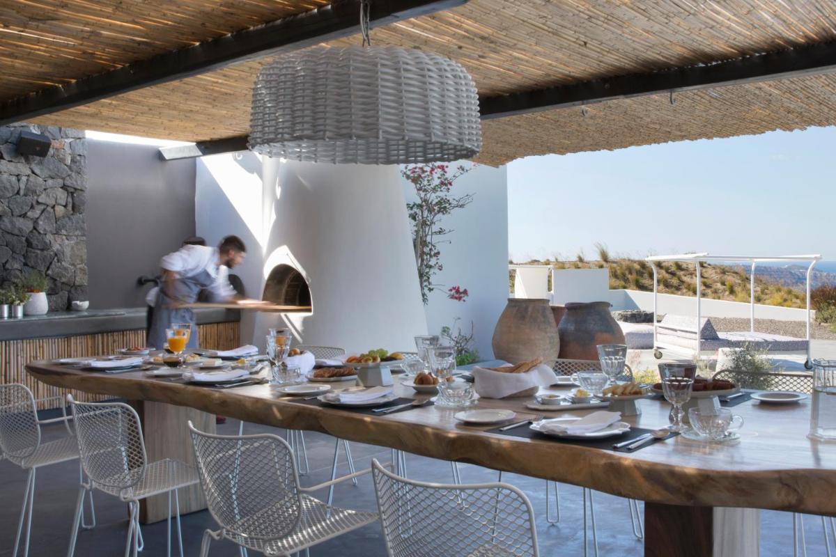 Erosantorini Luxury Private Estate & Suites