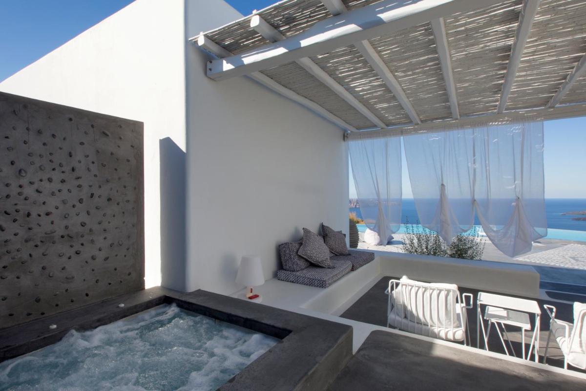 Erosantorini Luxury Private Estate & Suites