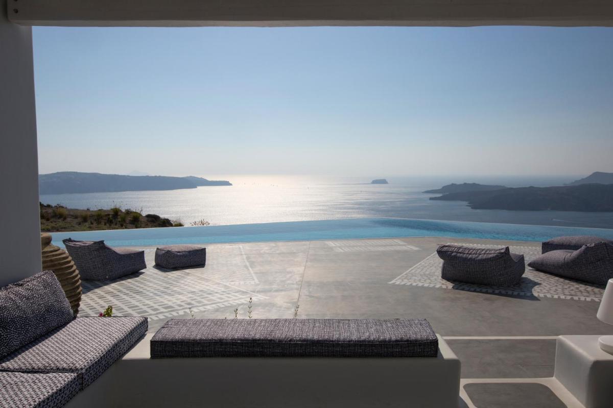 Erosantorini Luxury Private Estate & Suites
