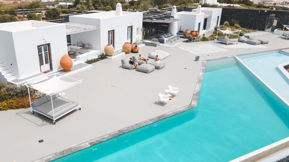 Erosantorini Luxury Private Estate & Suites