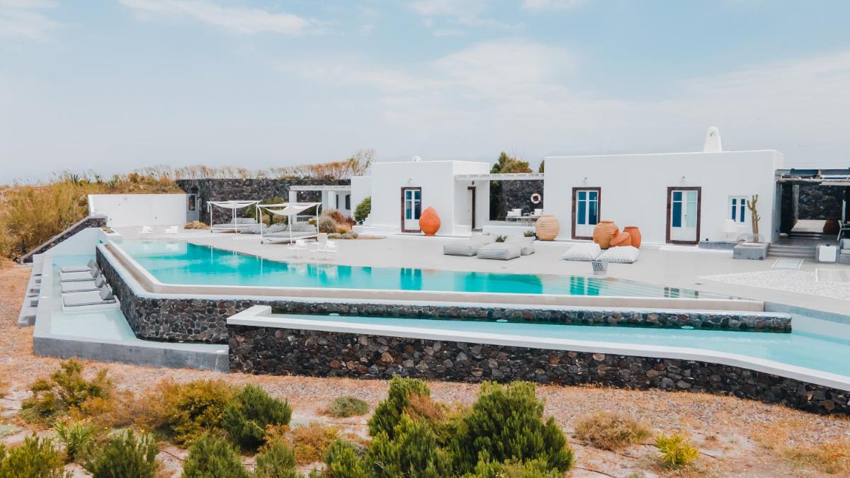 Erosantorini Luxury Private Estate & Suites