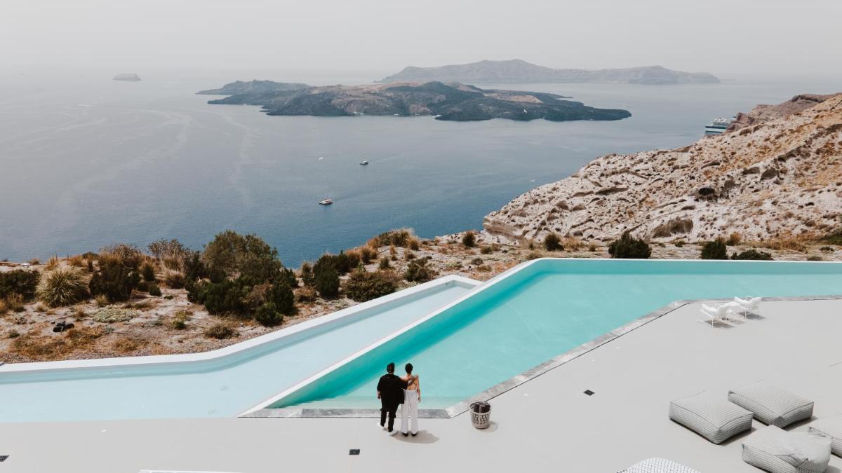 Erosantorini Luxury Private Estate & Suites