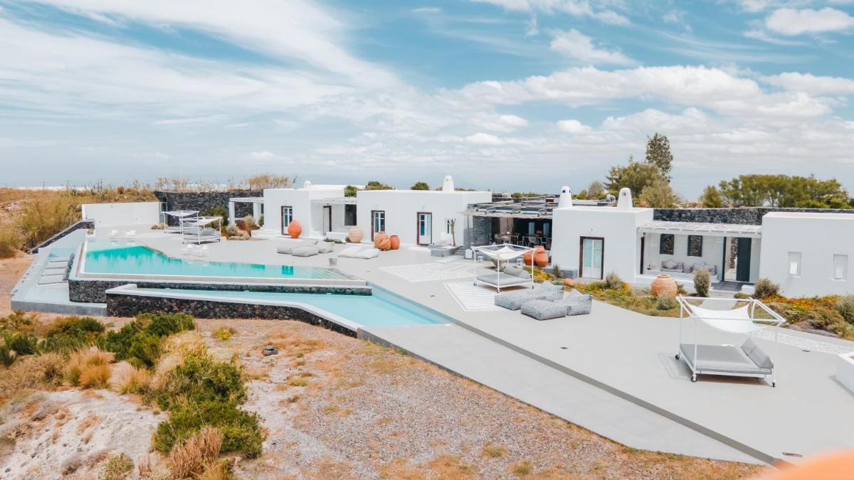 Erosantorini Luxury Private Estate & Suites