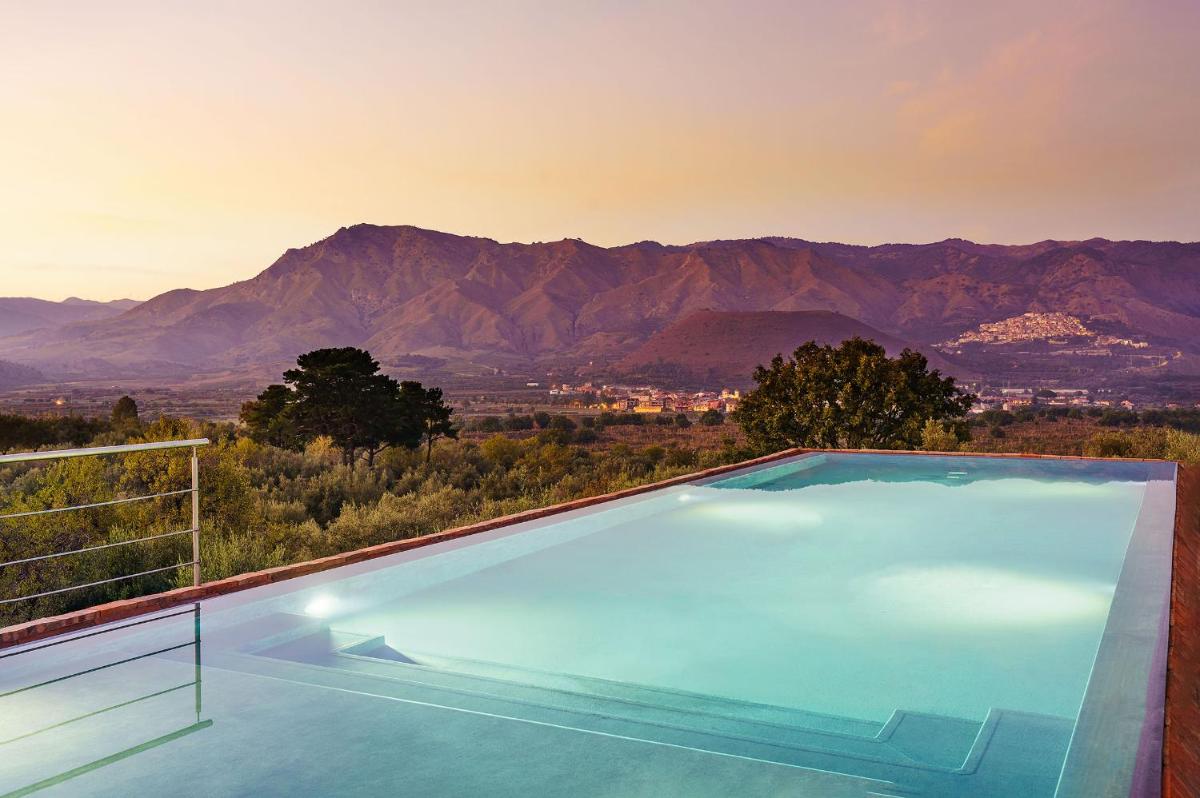 Etna Retreat