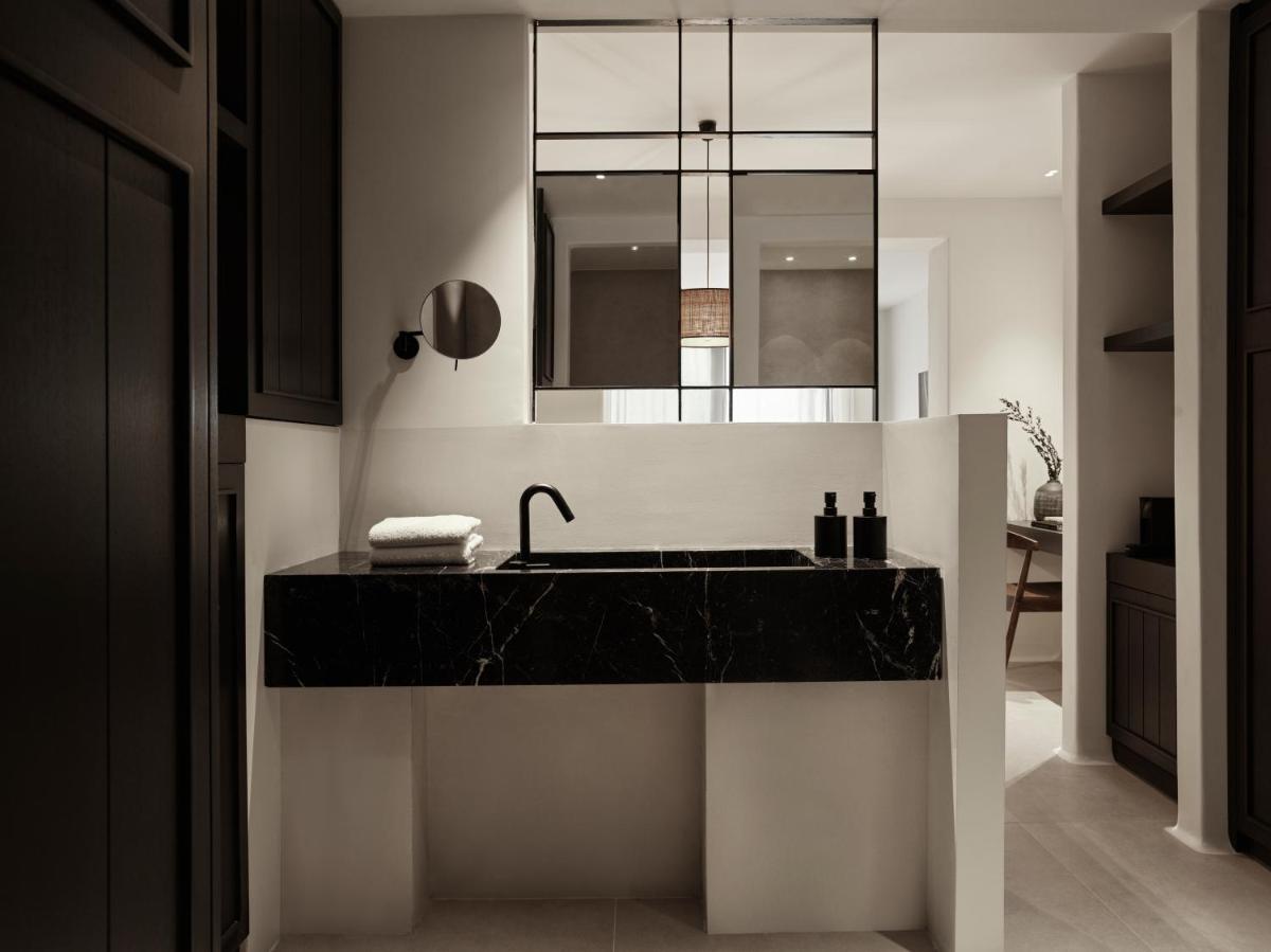 Ezio Bo Luxury Living