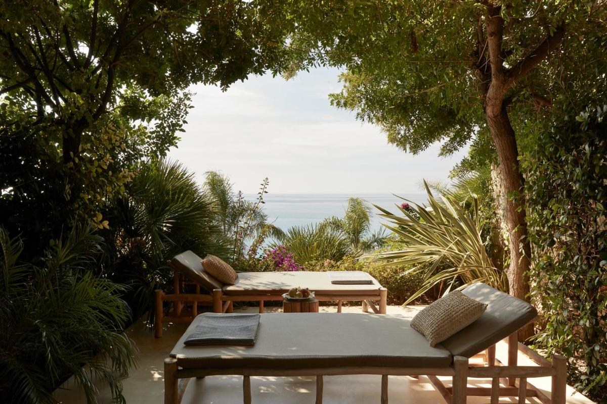 F ZEEN Kefalonia