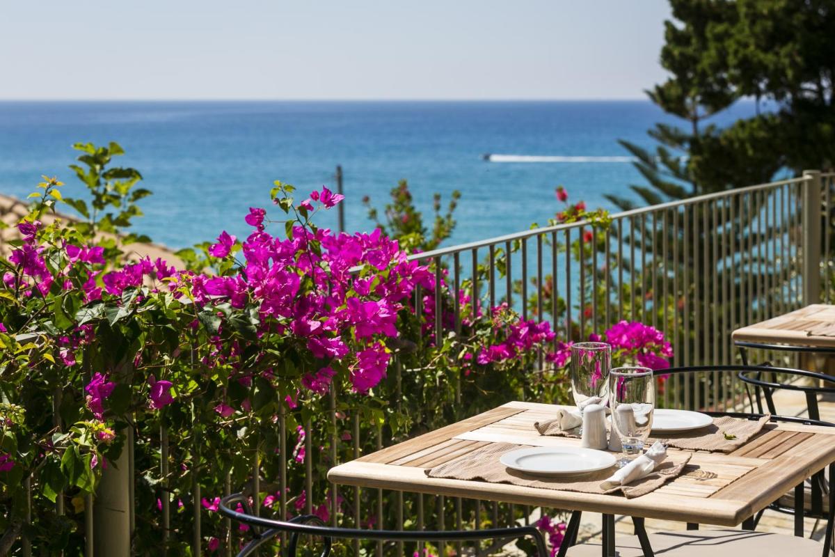 F ZEEN Kefalonia