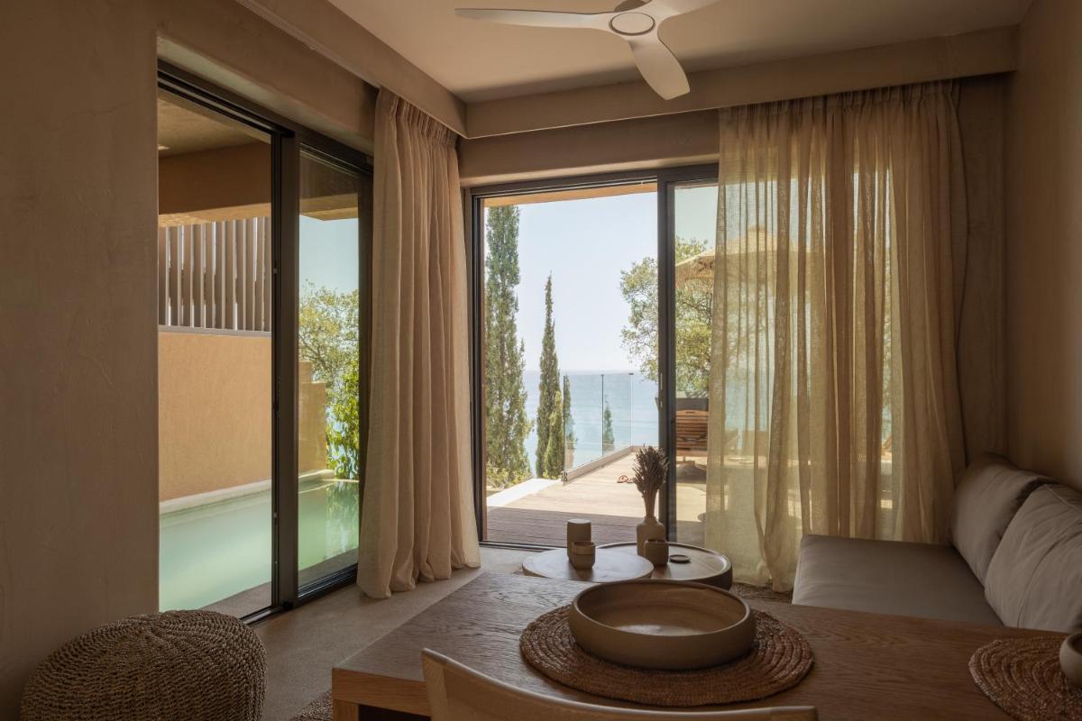 F ZEEN Kefalonia