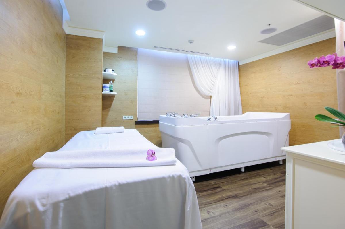 Fairmont Grand Hotel Kyiv