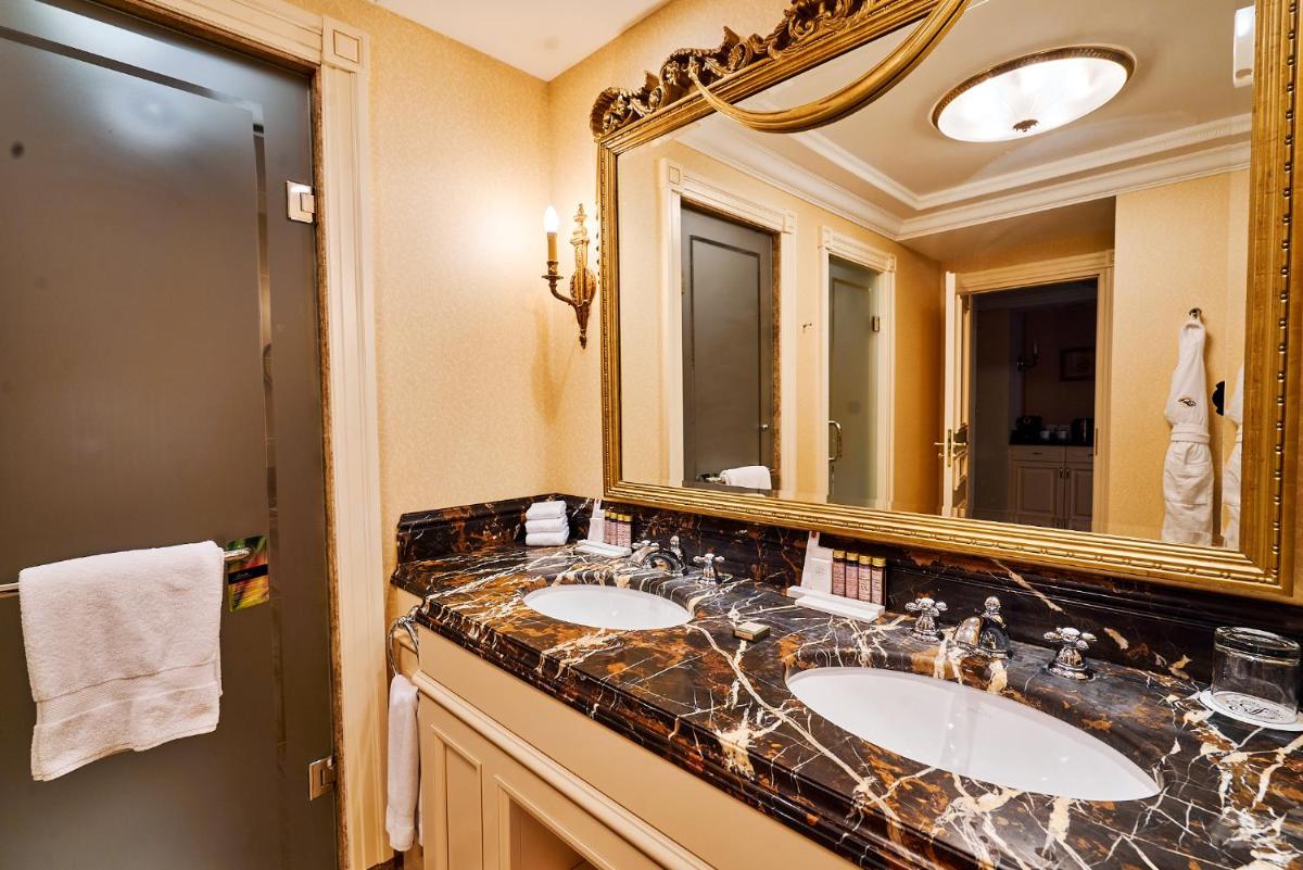 Fairmont Grand Hotel Kyiv