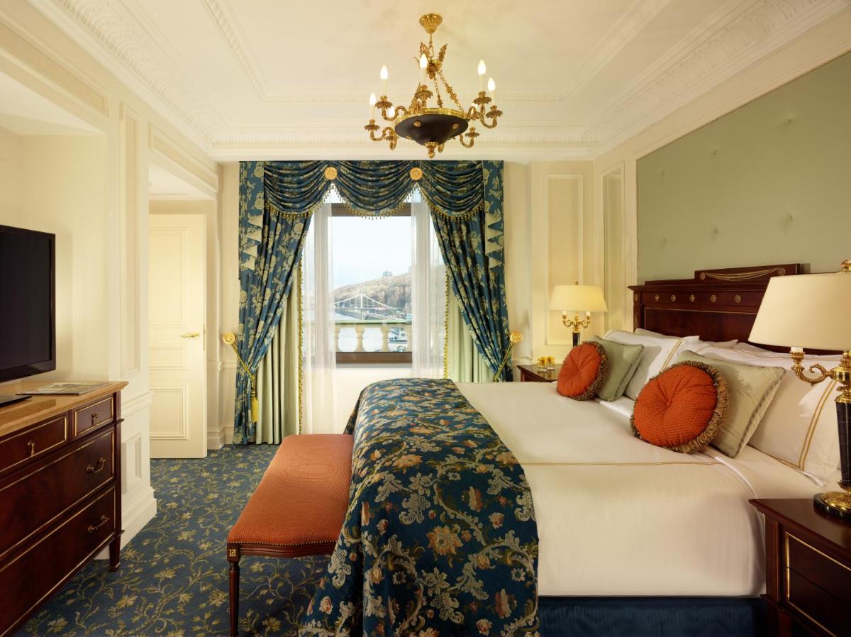 Fairmont Grand Hotel Kyiv