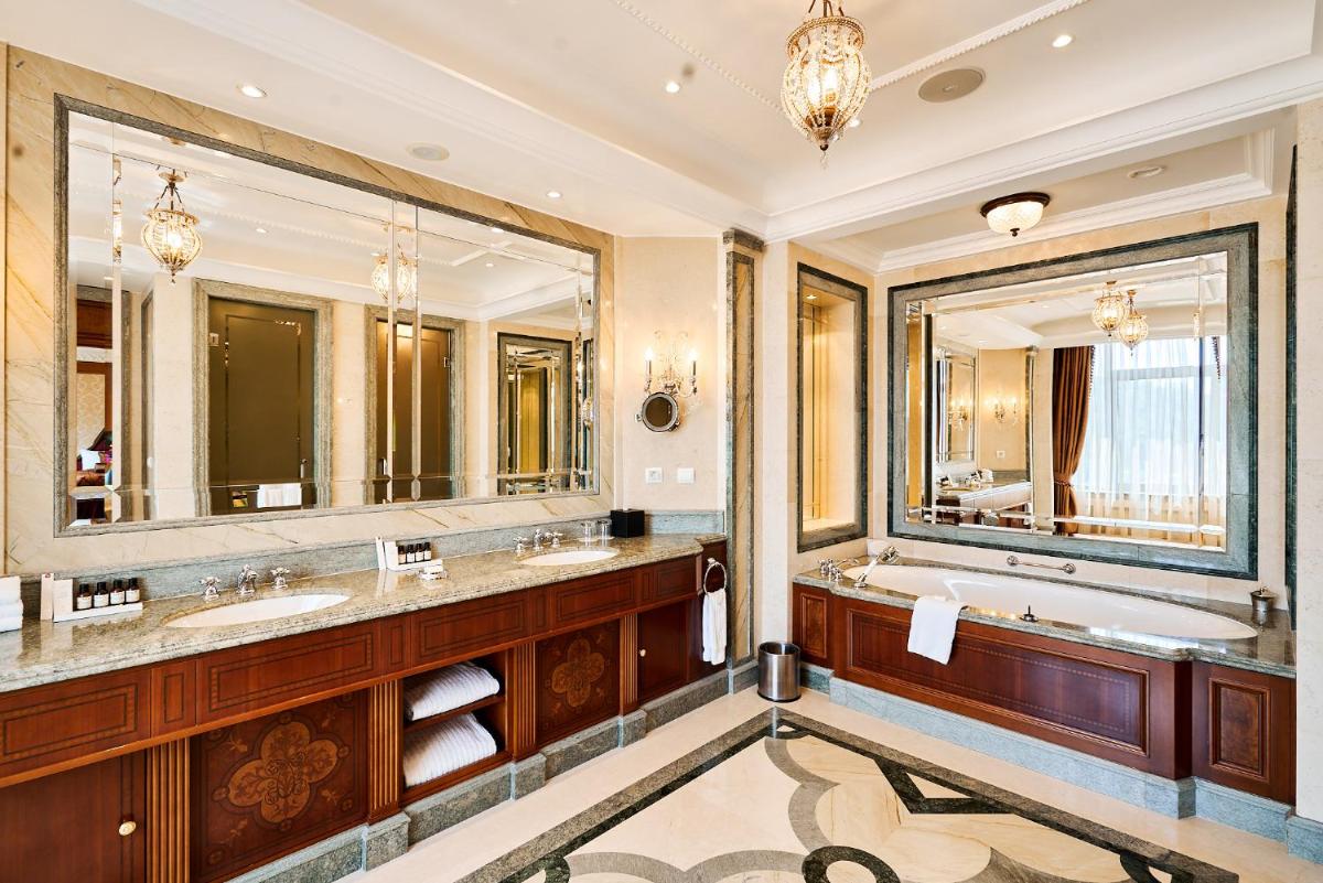 Fairmont Grand Hotel Kyiv
