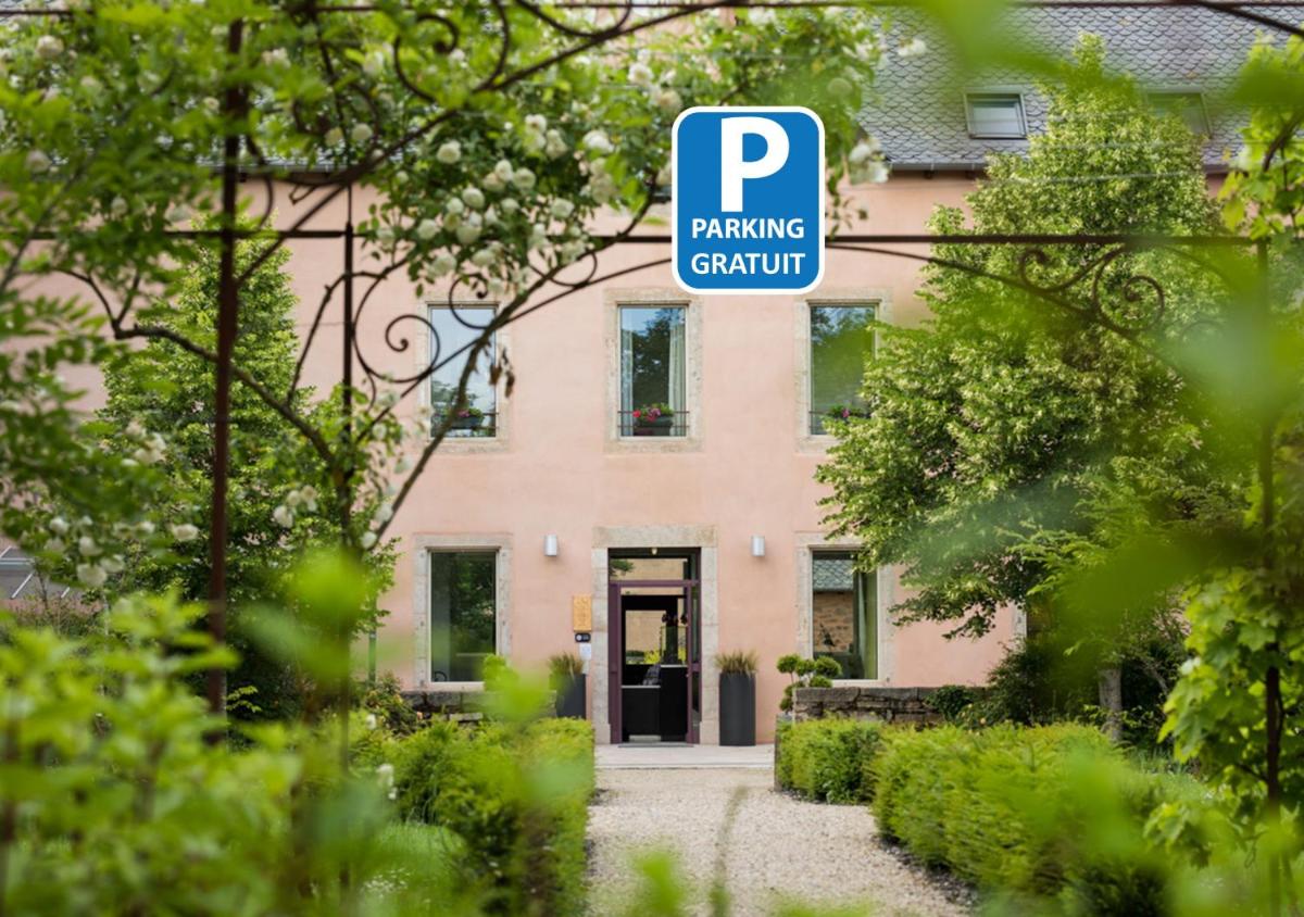 HÔTEL LA FERME DE BOURRAN - RODEZ - parking privé avec bornes pour voitures électriques