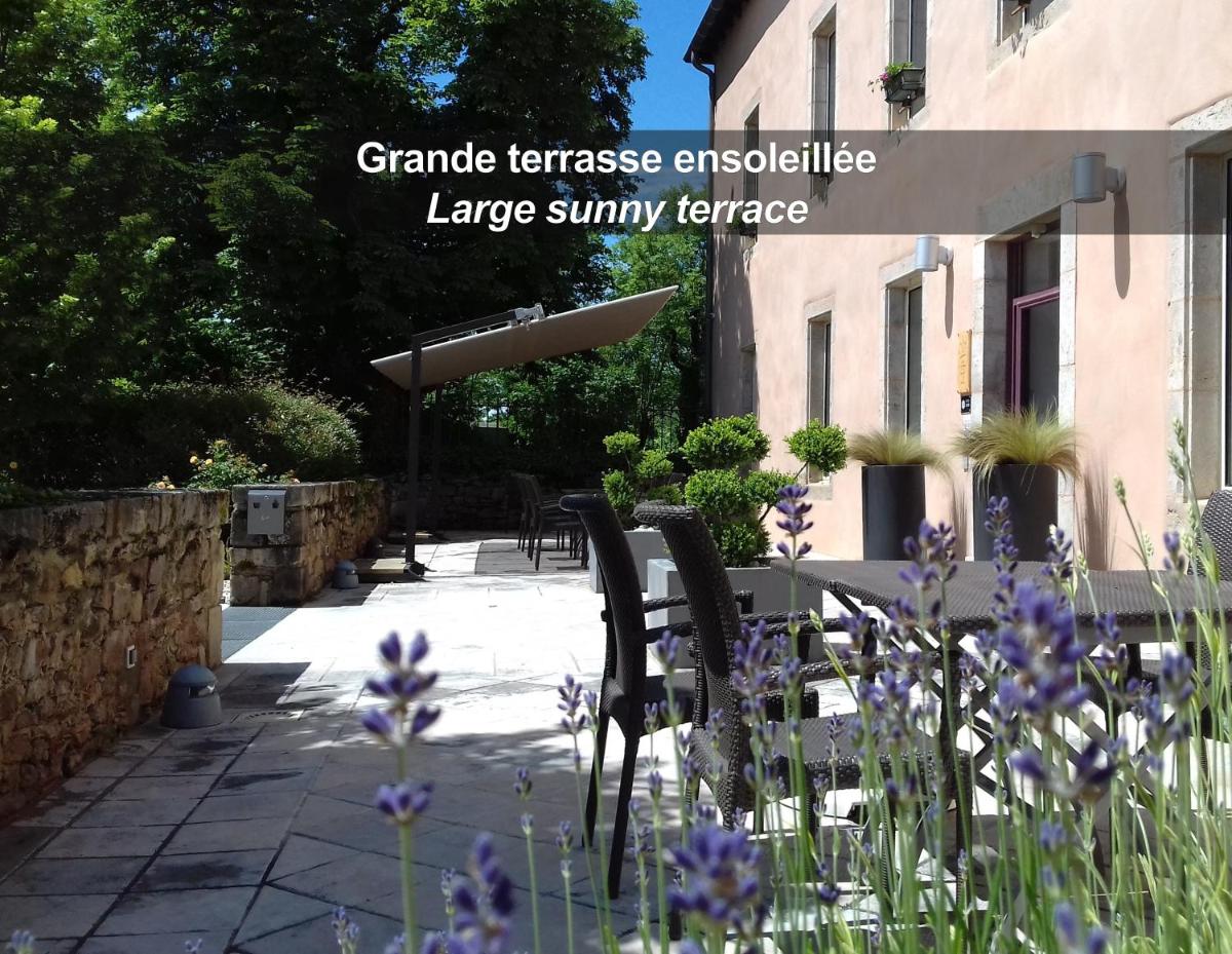HÔTEL LA FERME DE BOURRAN - RODEZ - parking privé avec bornes pour voitures électriques