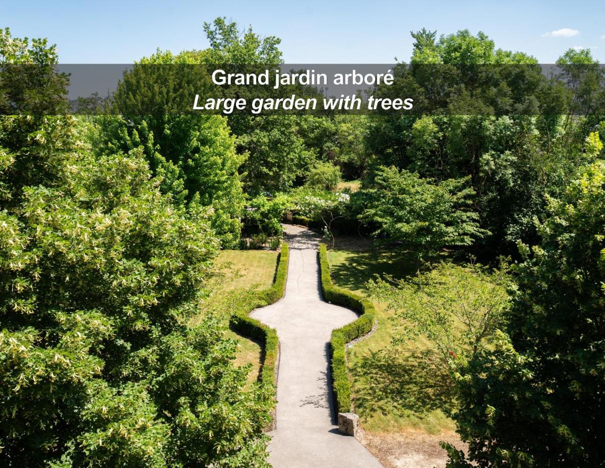 HÔTEL LA FERME DE BOURRAN - RODEZ - parking privé avec bornes pour voitures électriques