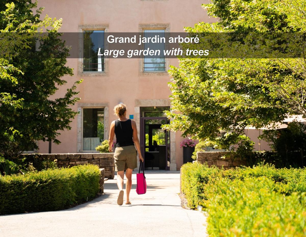 HÔTEL LA FERME DE BOURRAN - RODEZ - parking privé avec bornes pour voitures électriques