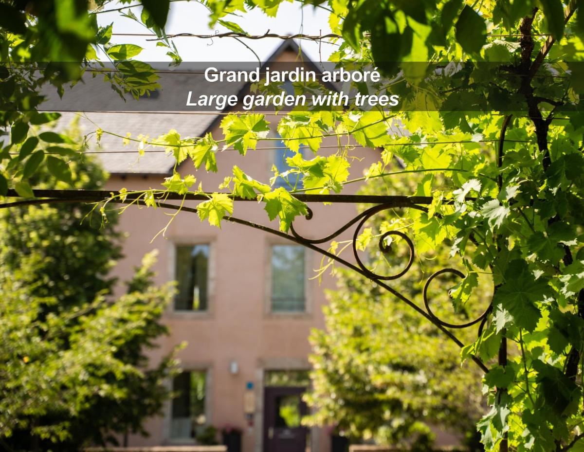 HÔTEL LA FERME DE BOURRAN - RODEZ - parking privé avec bornes pour voitures électriques