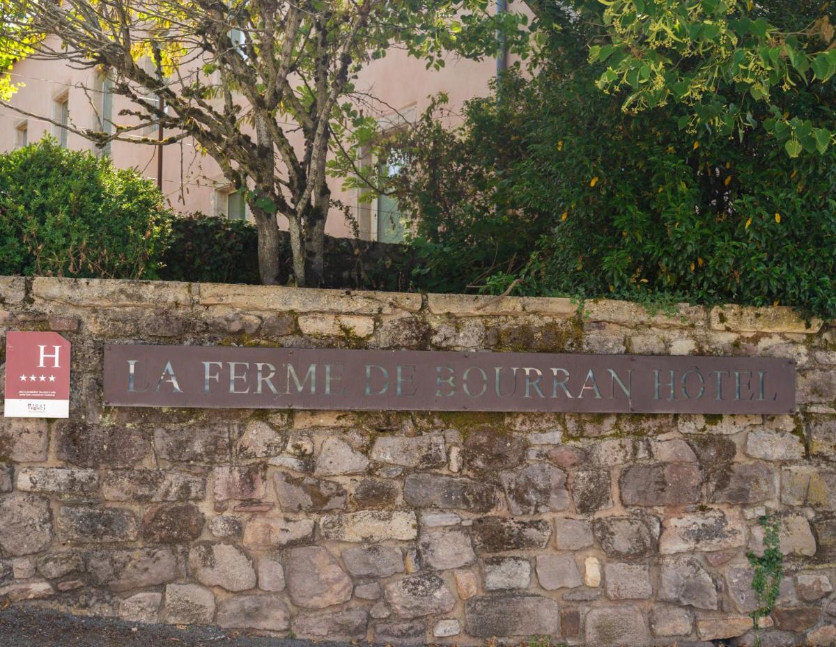 HÔTEL LA FERME DE BOURRAN - RODEZ - parking privé avec bornes pour voitures électriques