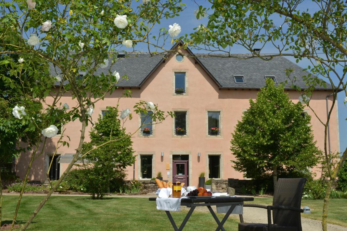 HÔTEL LA FERME DE BOURRAN - RODEZ - parking privé avec bornes pour voitures électriques