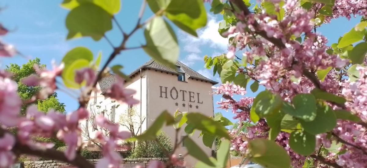 HÔTEL LA FERME DE BOURRAN - RODEZ - parking privé avec bornes pour voitures électriques