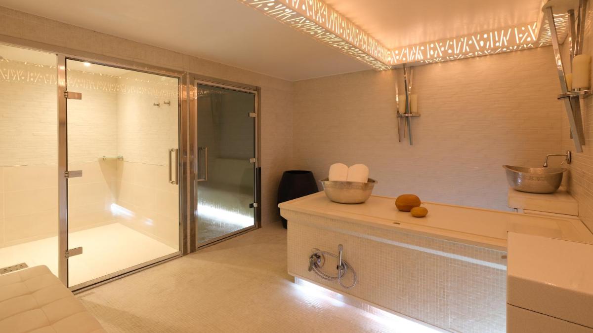 Five Seas by Inwood Hotels