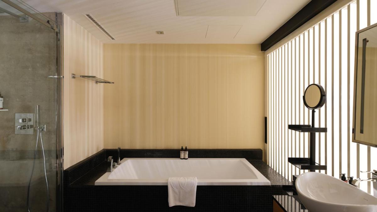 Five Seas by Inwood Hotels