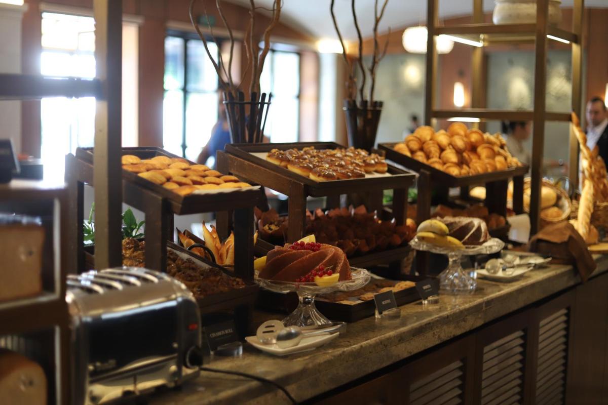 Four Seasons Hotel Amman