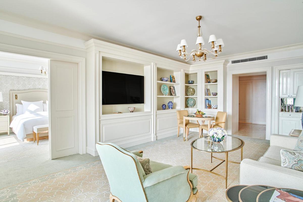 Four Seasons Hotel Cairo at Nile Plaza