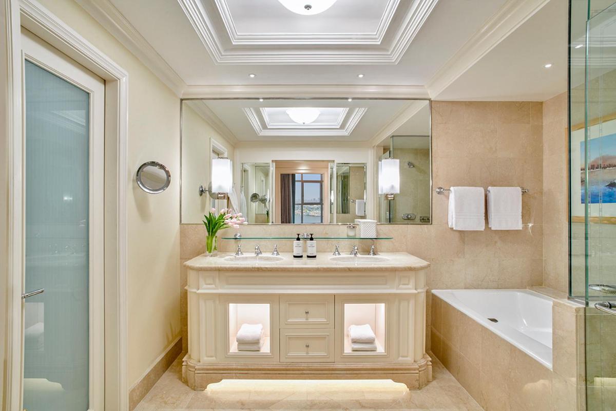 Four Seasons Hotel Cairo at Nile Plaza