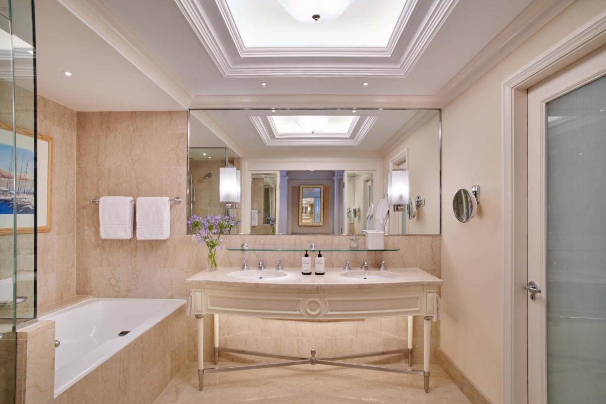 Four Seasons Hotel Cairo at Nile Plaza