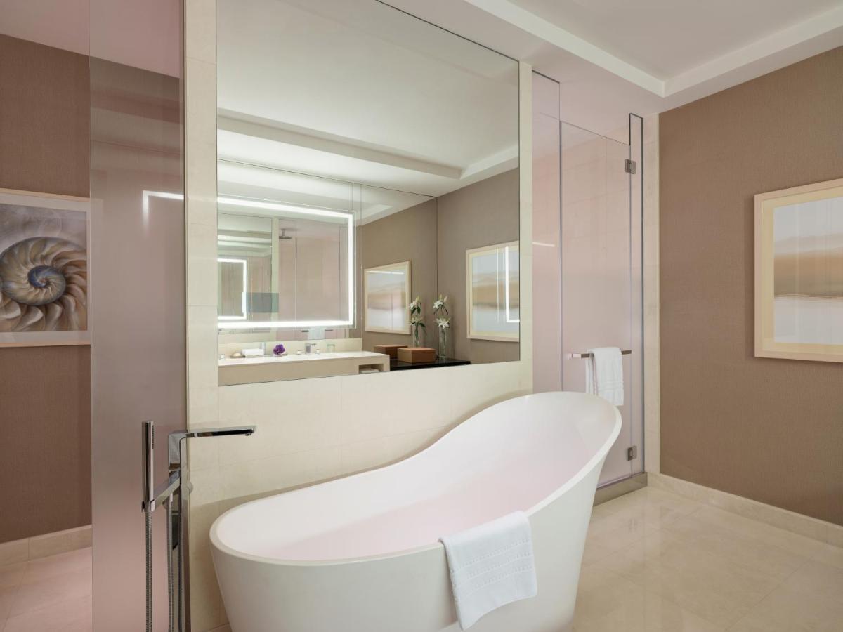Four Seasons Hotel Dubai International Financial Centre