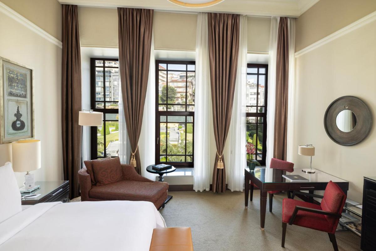 Four Seasons Hotel Istanbul at the Bosphorus
