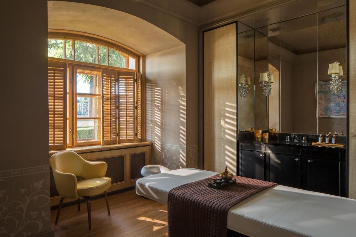 Four Seasons Hotel Prague