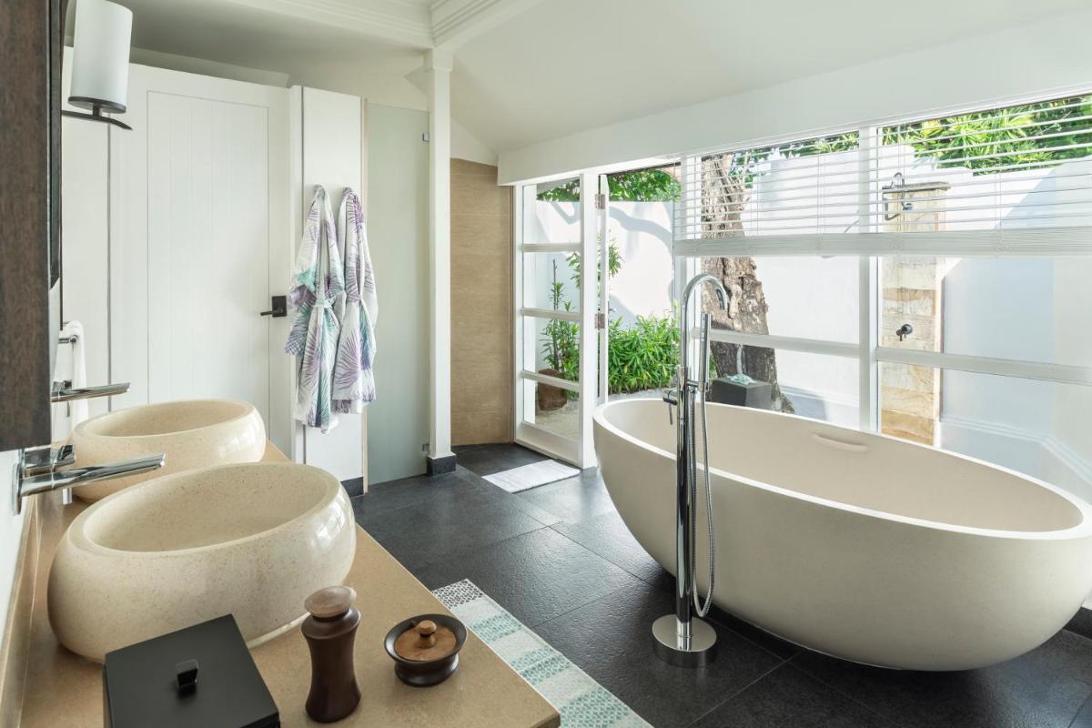 Four Seasons Resort Maldives at Kuda Huraa