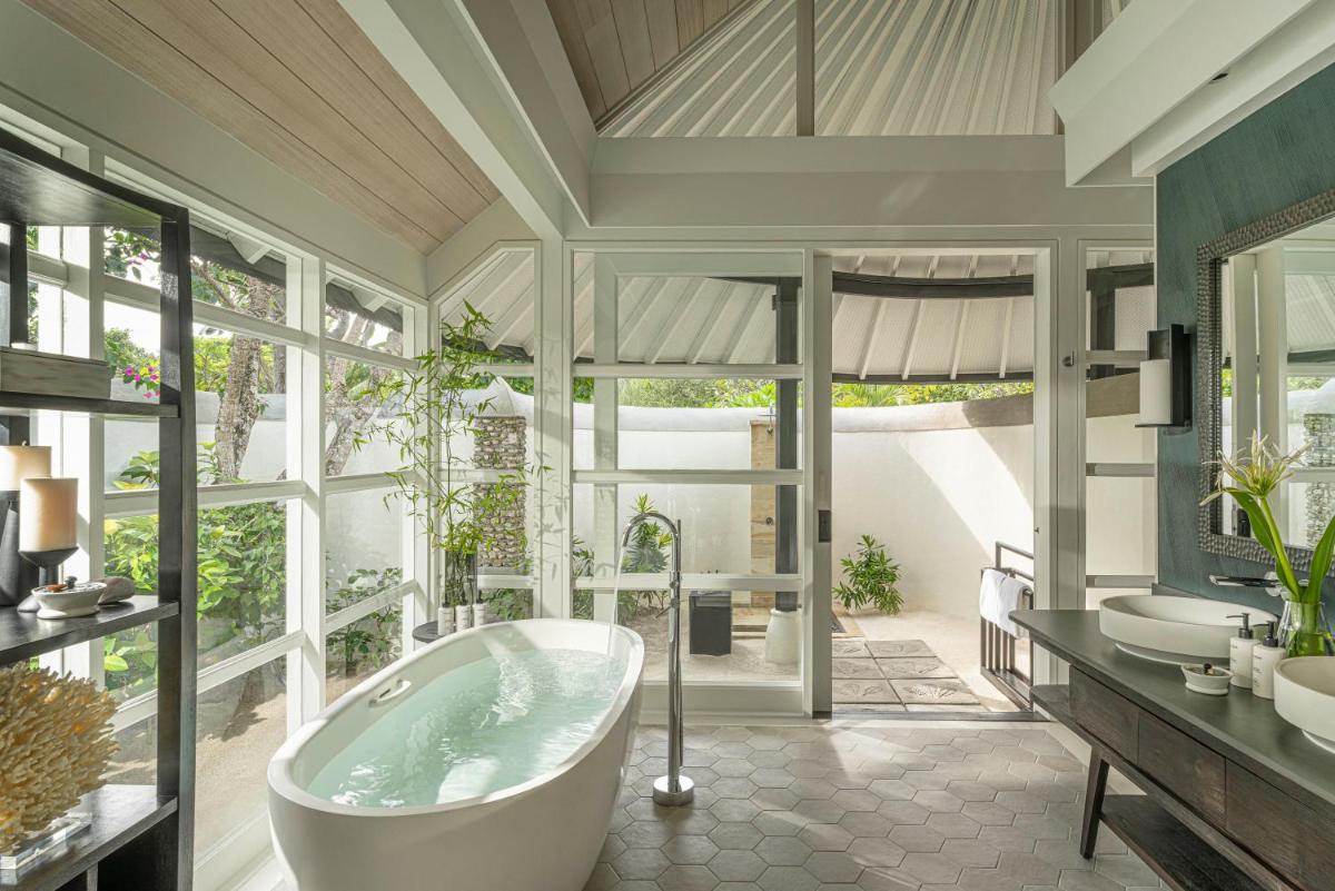 Four Seasons Resort Maldives at Kuda Huraa