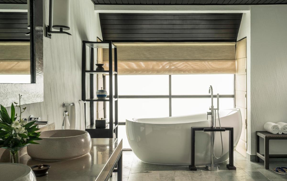 Four Seasons Resort Maldives at Kuda Huraa