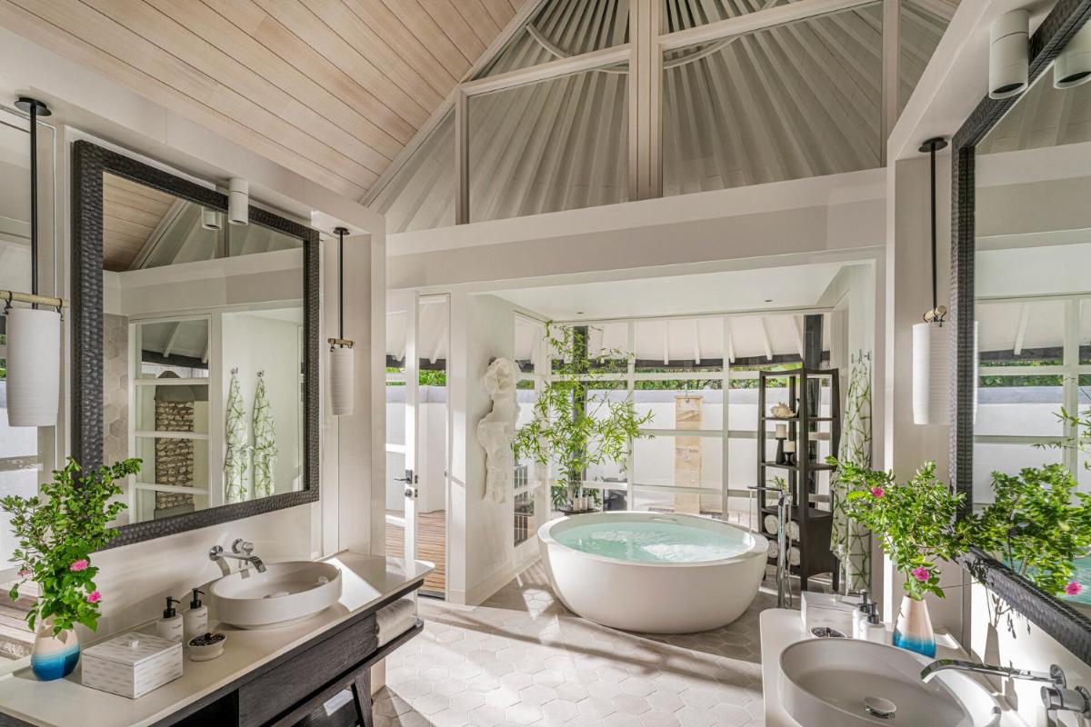Four Seasons Resort Maldives at Kuda Huraa