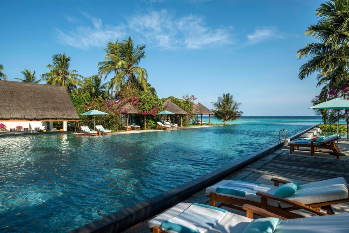 Four Seasons Resort Maldives at Landaa Giraavaru