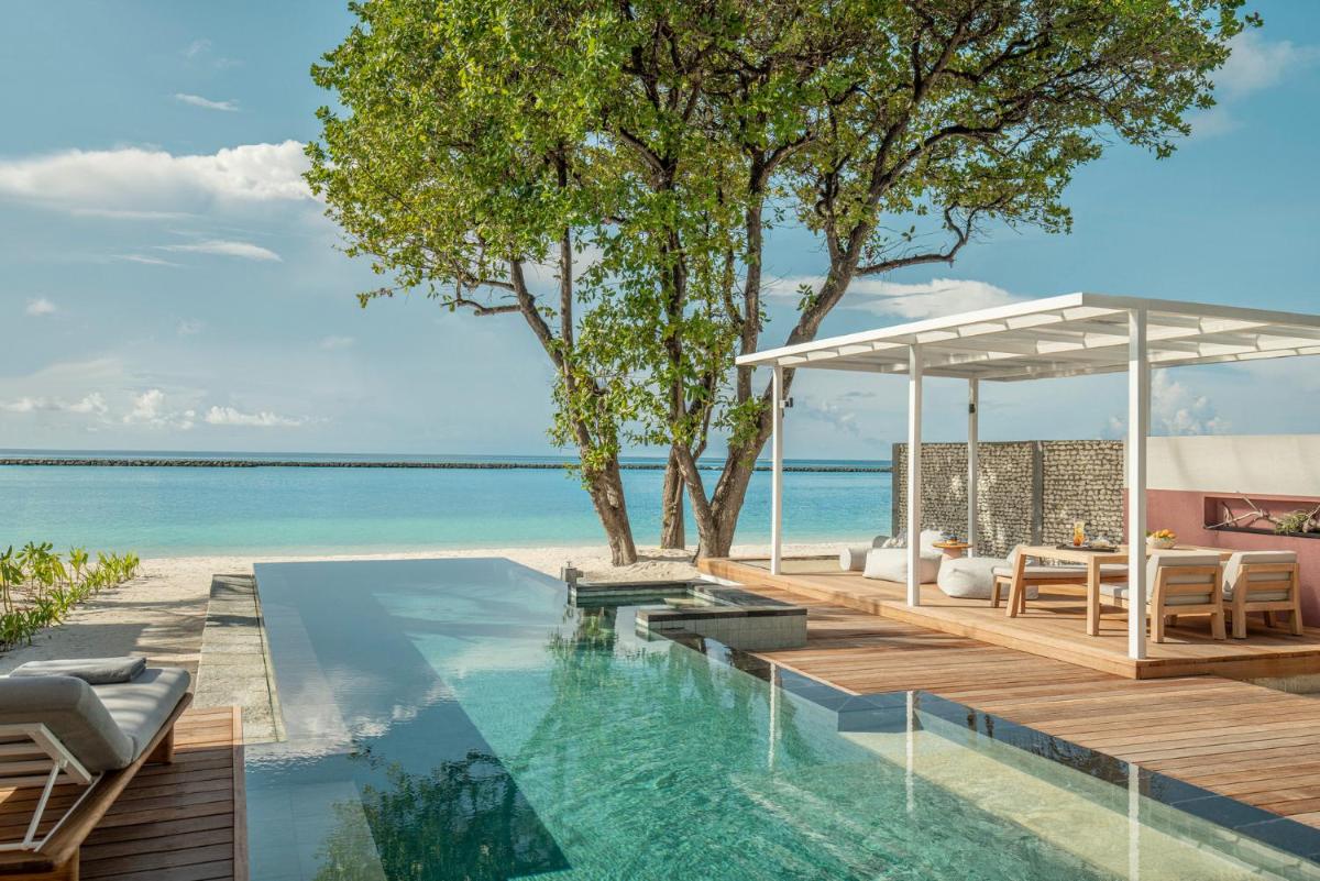 Four Seasons Resort Maldives at Landaa Giraavaru