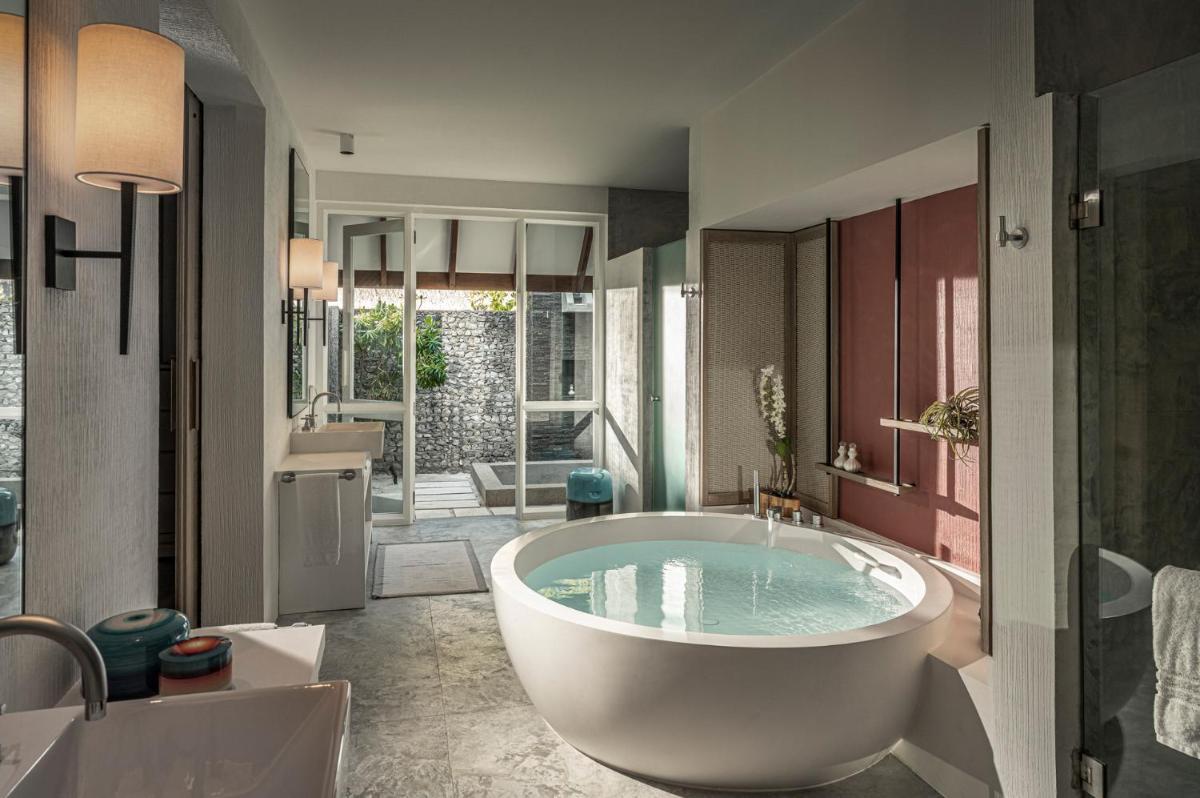 Four Seasons Resort Maldives at Landaa Giraavaru