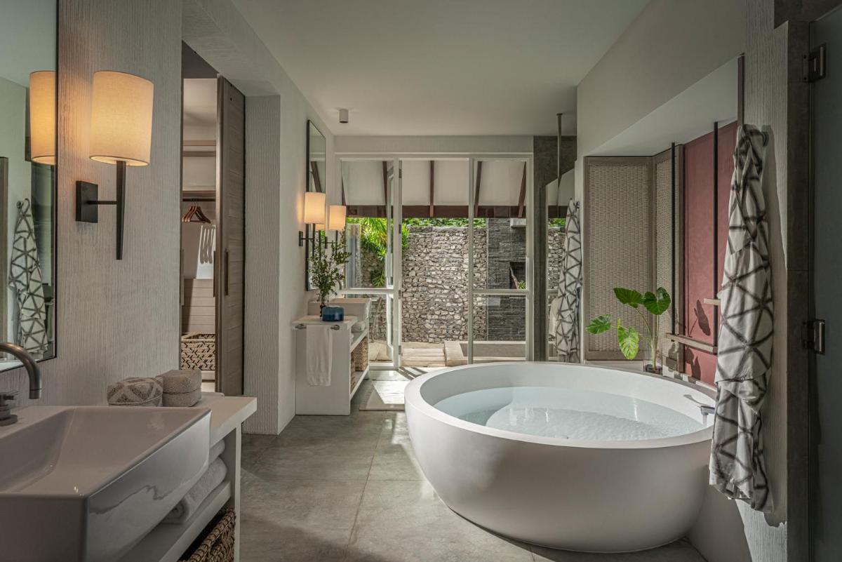 Four Seasons Resort Maldives at Landaa Giraavaru