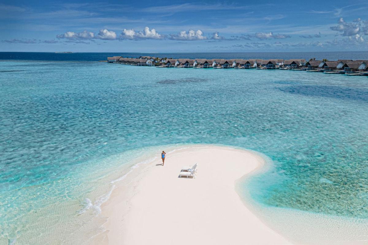 Four Seasons Resort Maldives at Landaa Giraavaru