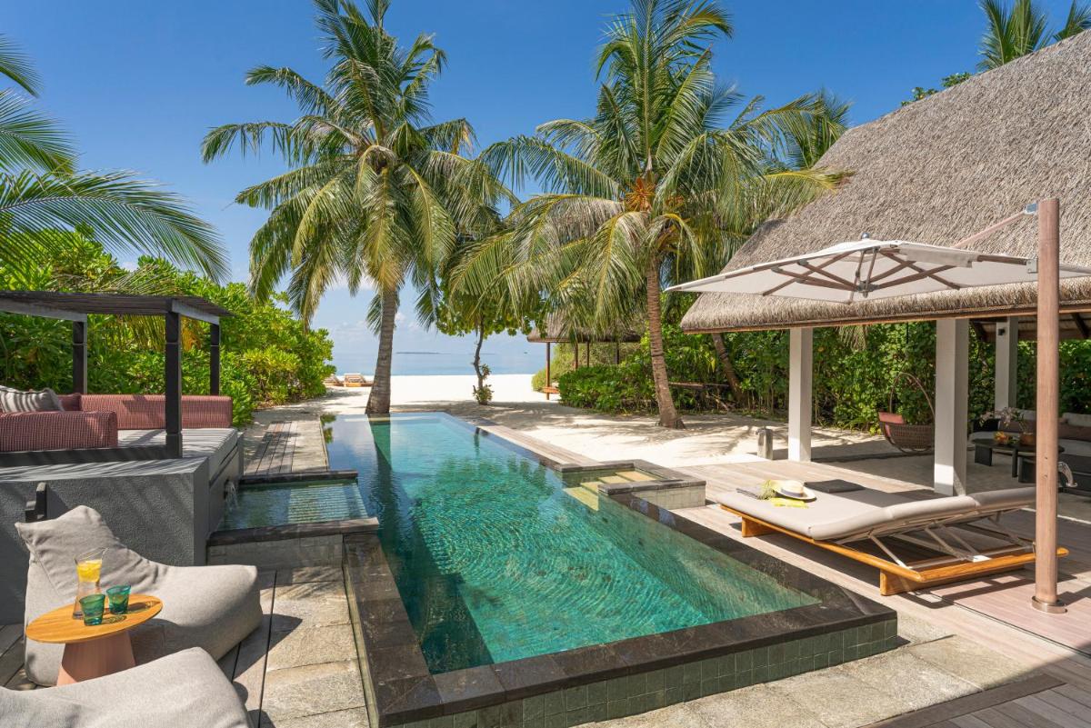 Four Seasons Resort Maldives at Landaa Giraavaru