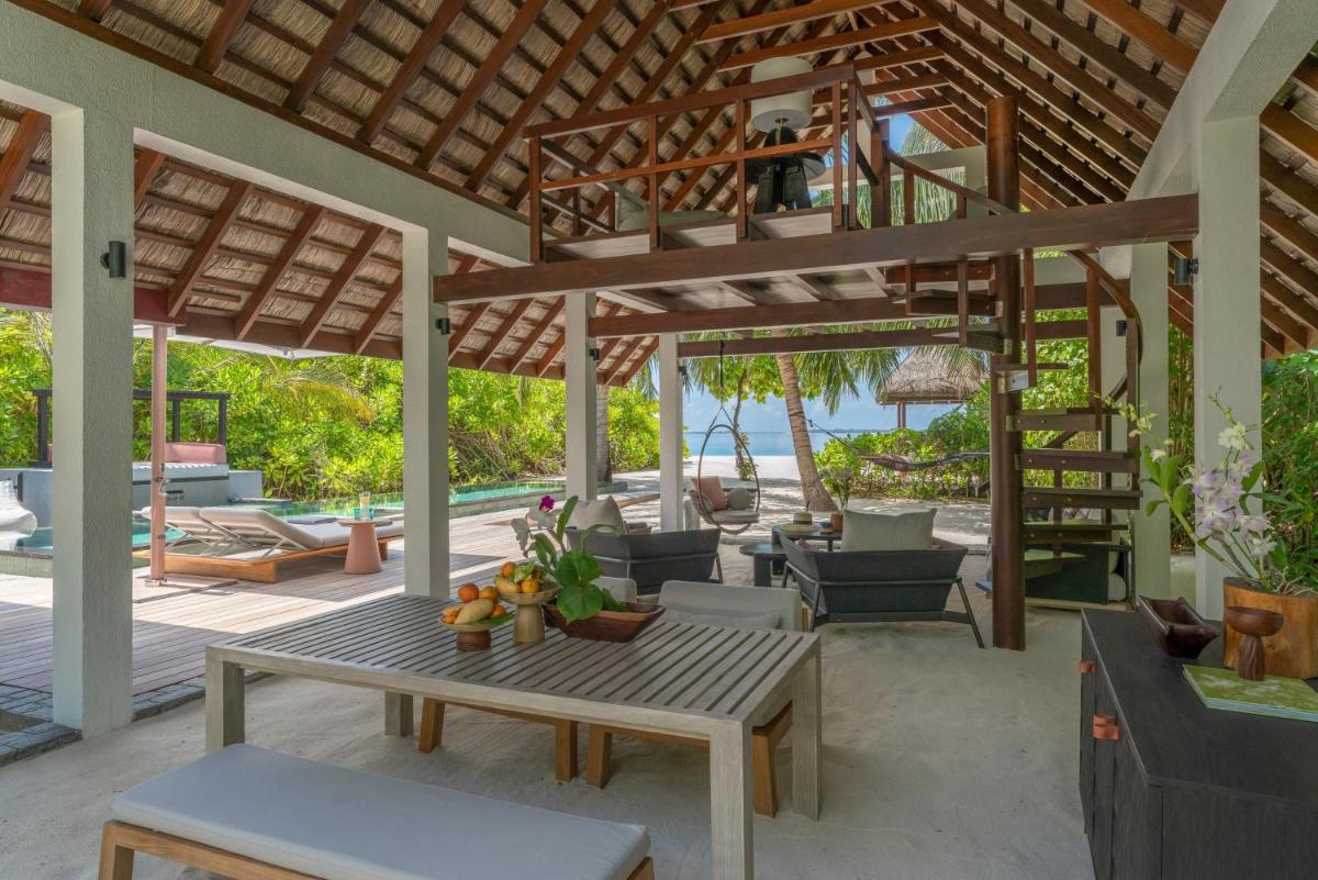 Four Seasons Resort Maldives at Landaa Giraavaru