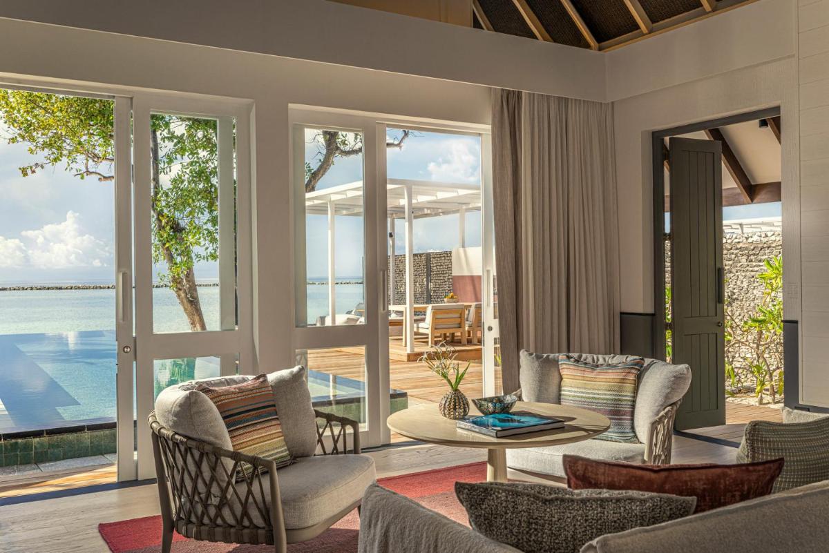 Four Seasons Resort Maldives at Landaa Giraavaru