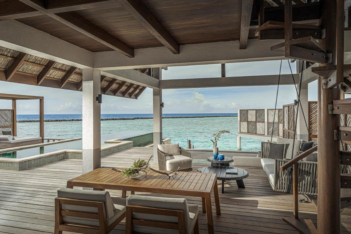 Four Seasons Resort Maldives at Landaa Giraavaru