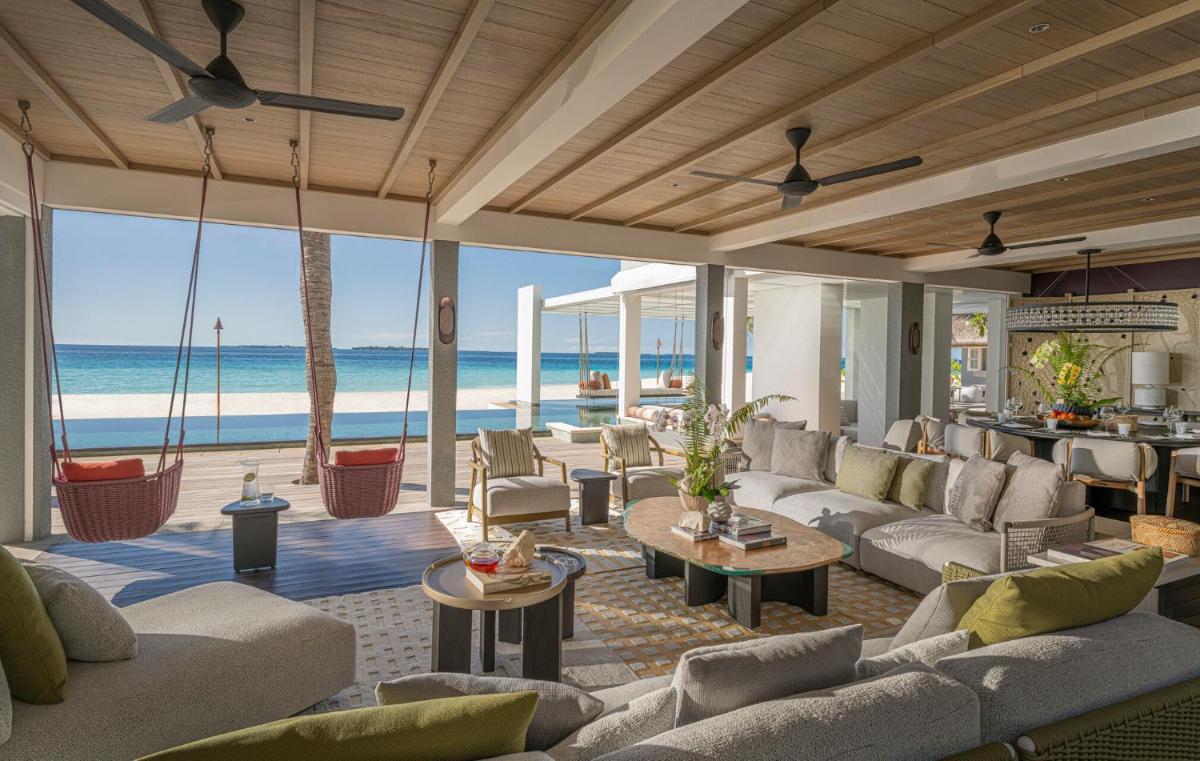 Four Seasons Resort Maldives at Landaa Giraavaru