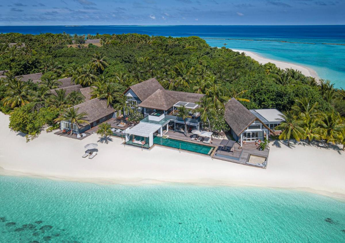 Four Seasons Resort Maldives at Landaa Giraavaru