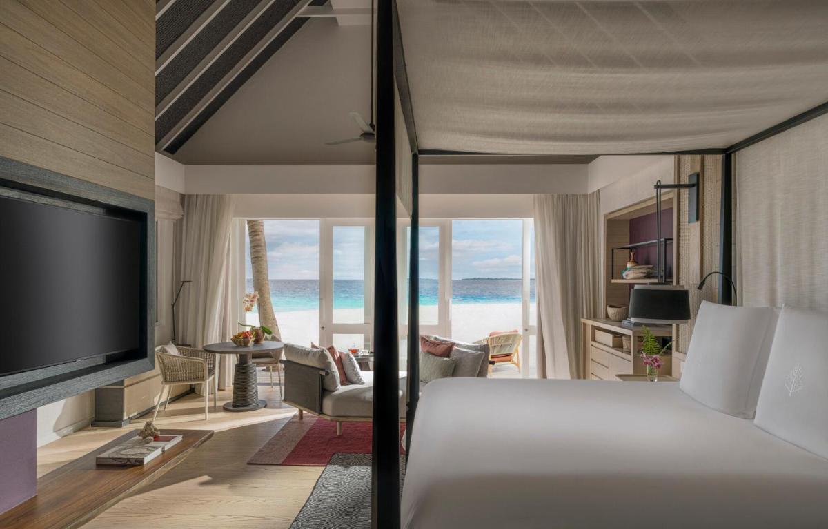 Four Seasons Resort Maldives at Landaa Giraavaru